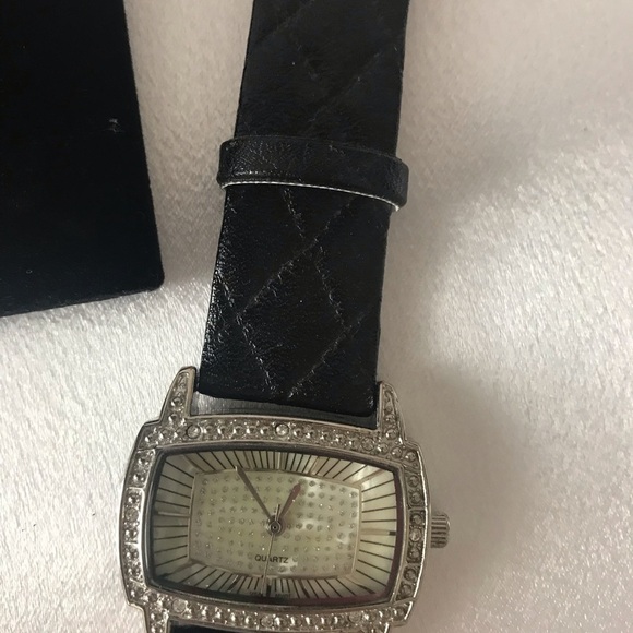 10 Fashion Watches  silver tone, gold tone, white and black - Picture 9 of 13